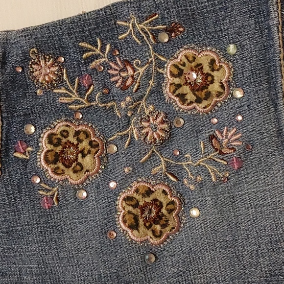 Bongo embroidered denim short - Picture 2 of 4